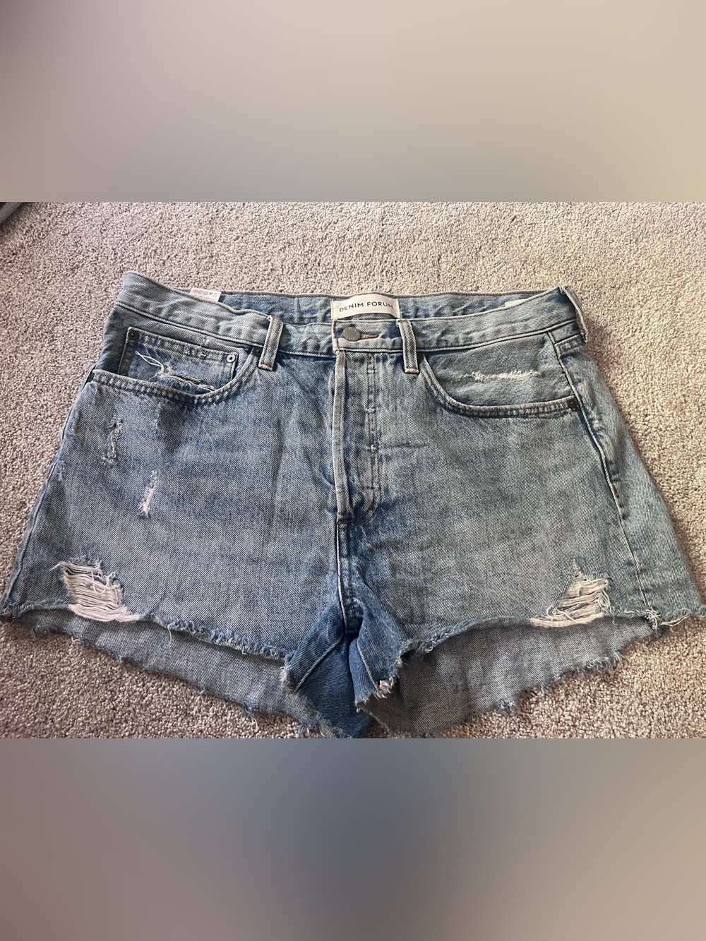 DENIM FORUM- Aritzia boyfriend jean shorts size 30 distressed Like new